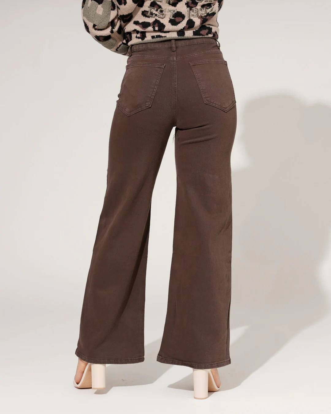 Jewelly | Wide Leg Jeans Lina Bruin - Image 3
