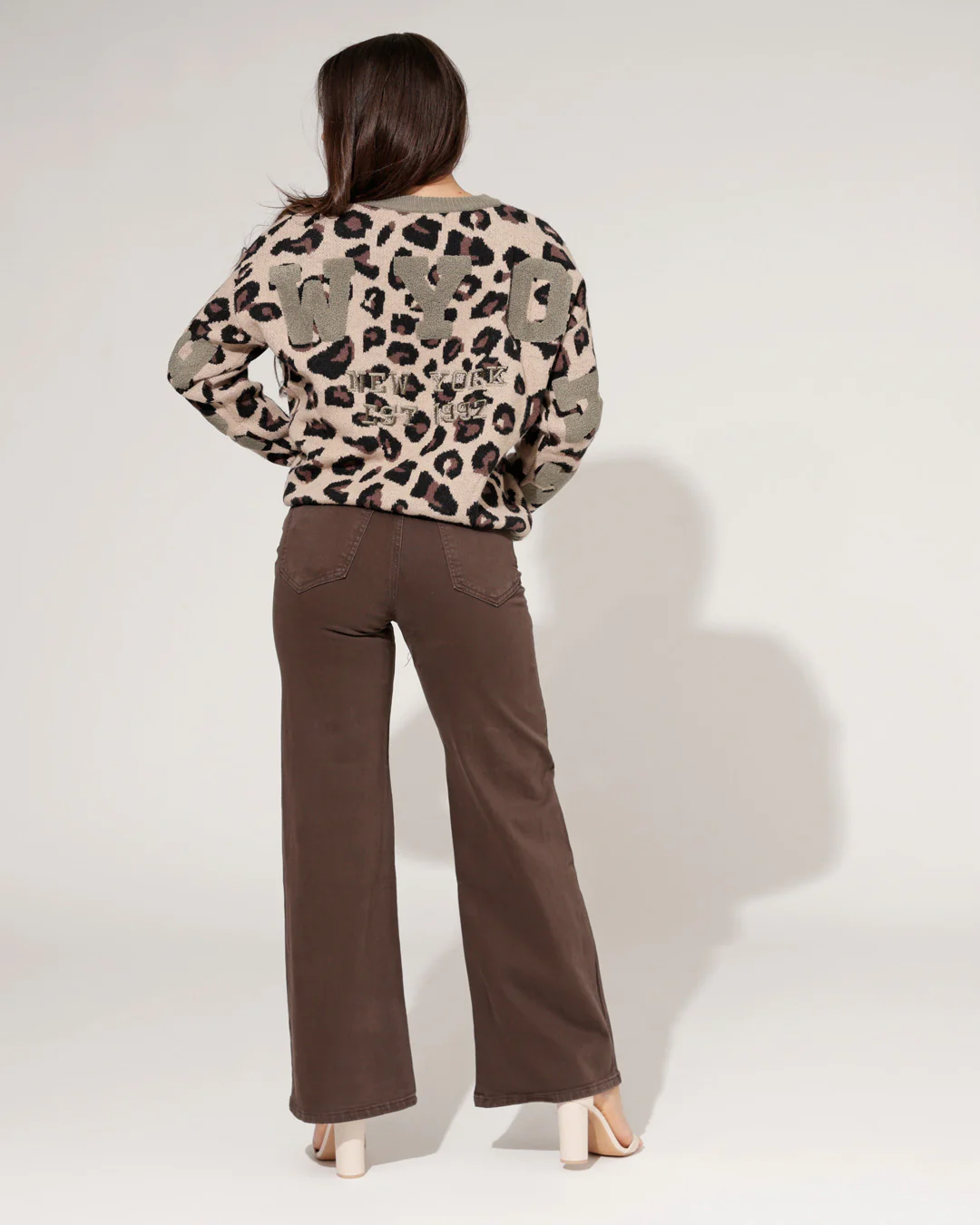 Jewelly | Wide Leg Jeans Lina Bruin - Image 6